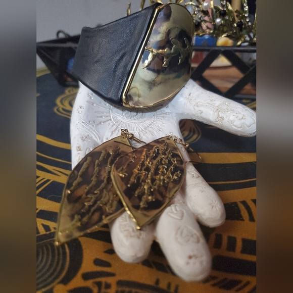 BNWT VINTAGE Handmade leather and metal bracelet with matching earrings - Picture 5 of 6